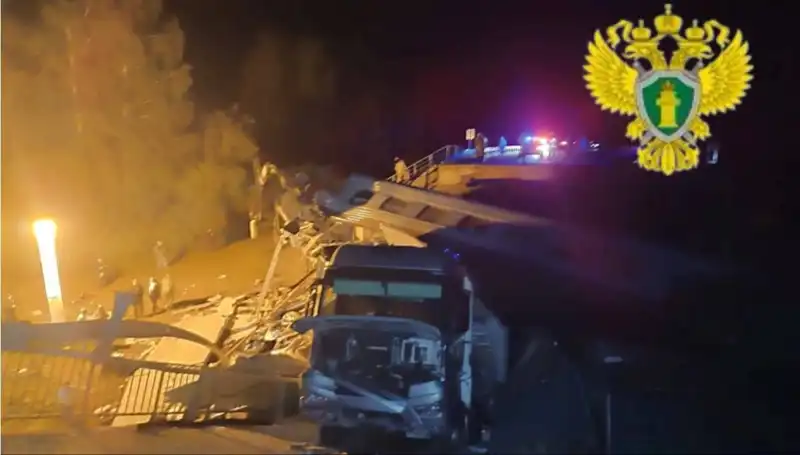 Rusya’da İki Köprünün Çökmesi ve Tren Kazası: 7 Ölü