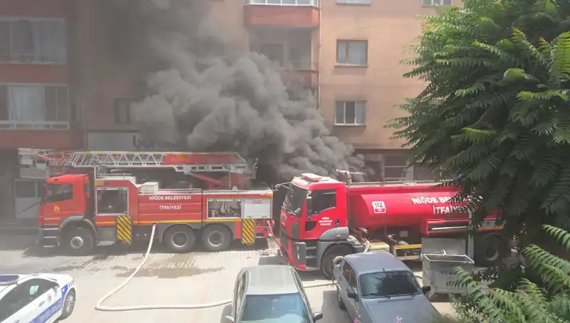 Niğde'de Beyaz Eşya Deposunda Çıkan Yangın, Büyük Korkuya Neden Oldu