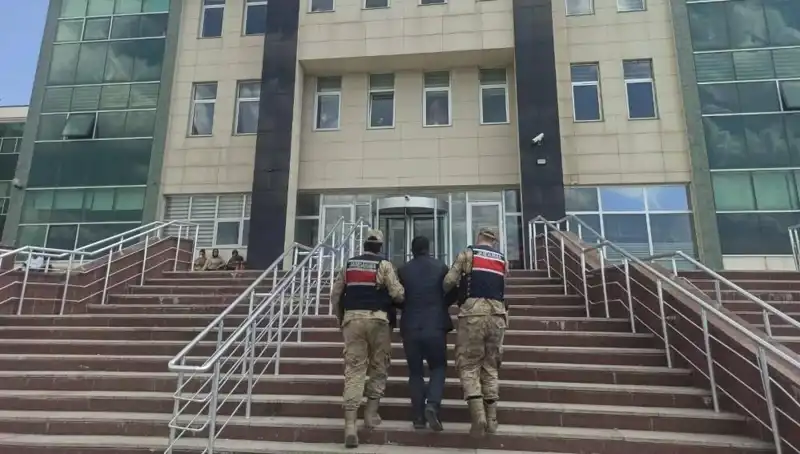 Hapis Ceza Taraması: Saklanan Şahıs Yakalandı ve Polise Teslim Edildi