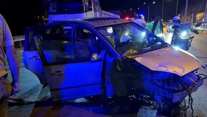 Otomobil Bariyere Çarptı: Kazada Bir Can Gitti, Üç Kişi Yaralandı