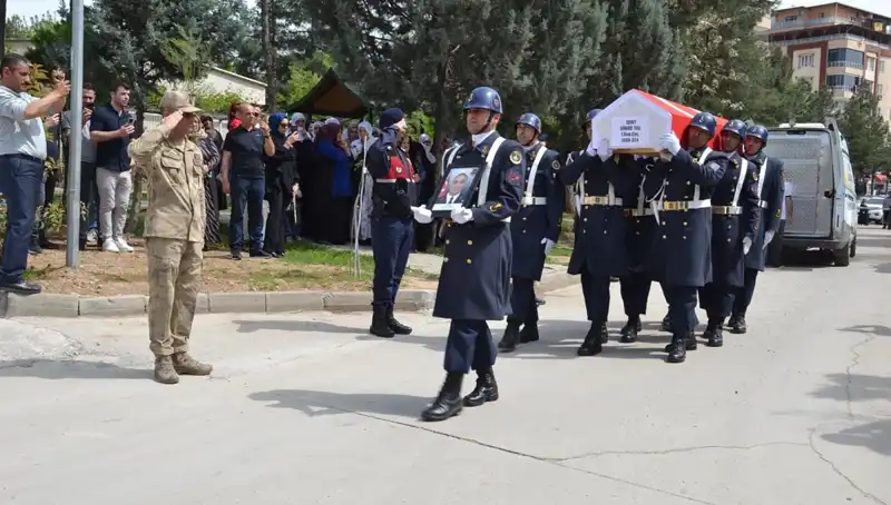 Şehit Gözyaşlarıyla Uğurlandı: Vatanseverlik ve Acı Bir Dünyanın Yüzleşmesi
