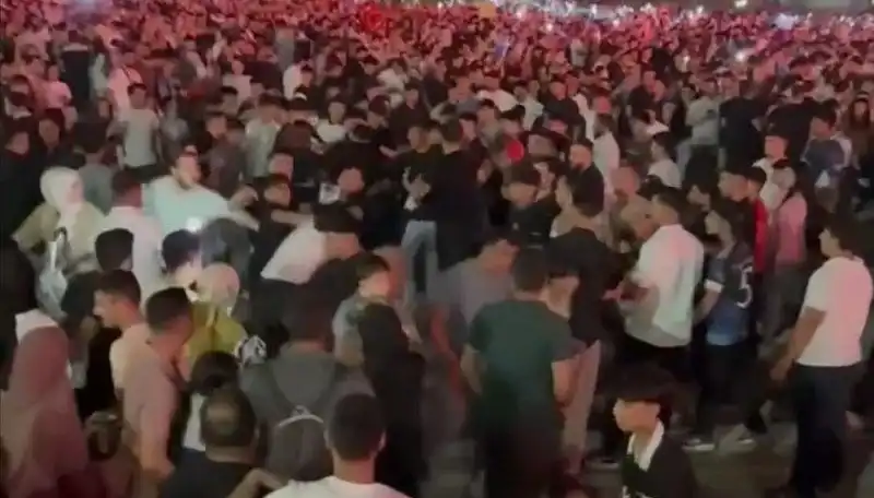 Konserde Bıçaklı Kavga: Eğlence Yerini Kana Buladı