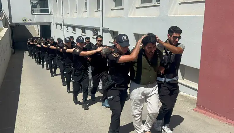 Adana'da 825 Kilo Eroin Yakalandı: 16 Şüpheli Tutuklandı, Detaylar Şaşırttı!
