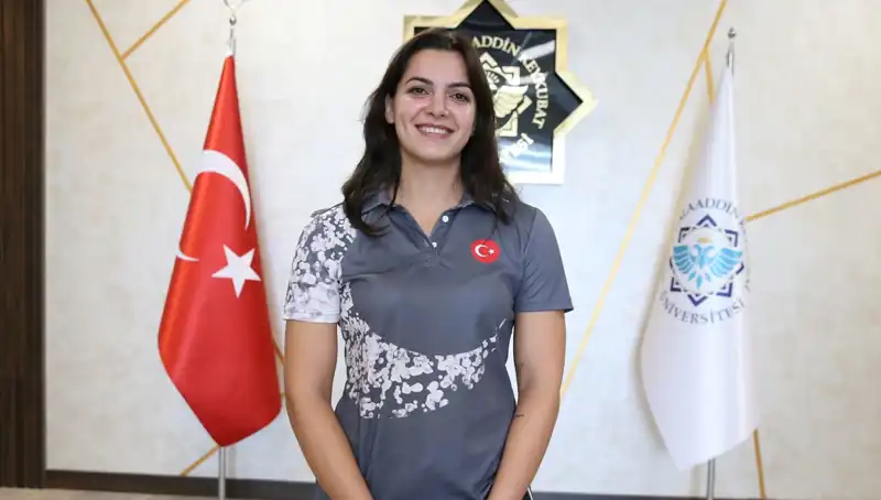 Altın Madalya Kazanan Esra’nın Hedefi Dünya Şampiyonluğu