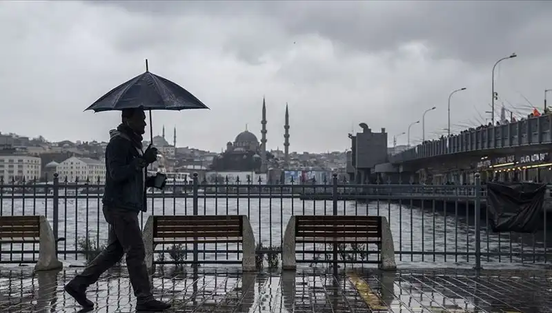 Kışın Gelişi İstanbul'u Sarıyor: Bugün Yağmur, Yarın Kar Bekleniyor!