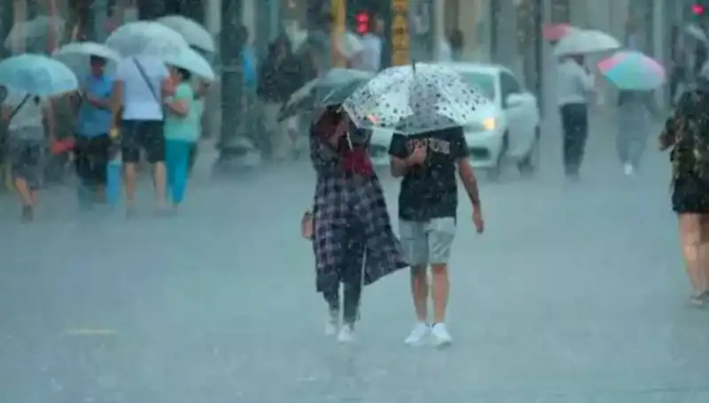 Meteoroloji’den Çarpıcı Uyarı: Yangın Bölgesinde Kuvvetli Rüzgar, İstanbul'da Sağanak Yağış Bekleniyor