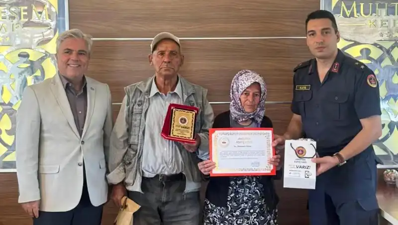 Duygulandıran Fedakarlık: Aile, Tek Varlıkları Olan Evi Jandarmaya Bağışladı