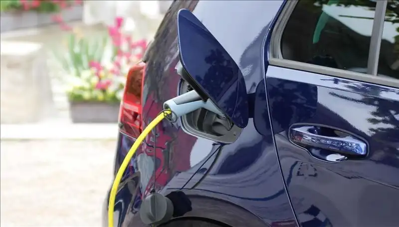 Tesla'nın Menzil Rekorunu Kırarak 1500 Kilometreye Ulaşan Yeni Elektrikli Araç