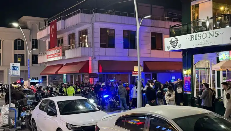 Kafe Sahibinin Cesareti: Havaya Ateş Açan Saldırgan Bıçağıyla Saldırdı