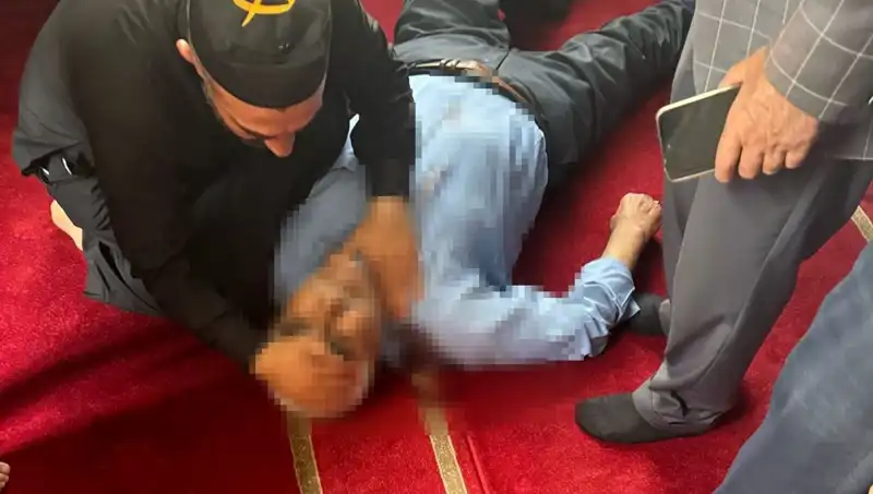 Camide Namaz Kılan Adamın Bıçaklanması Şok Yarattı
