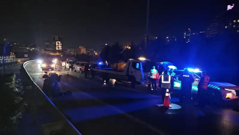 TEM Otoyolu'nda Beklenmedik Kaza: Yatan Kişi Metrelerce Sürüklenerek Hayatına Mal Olmuş Olabilir