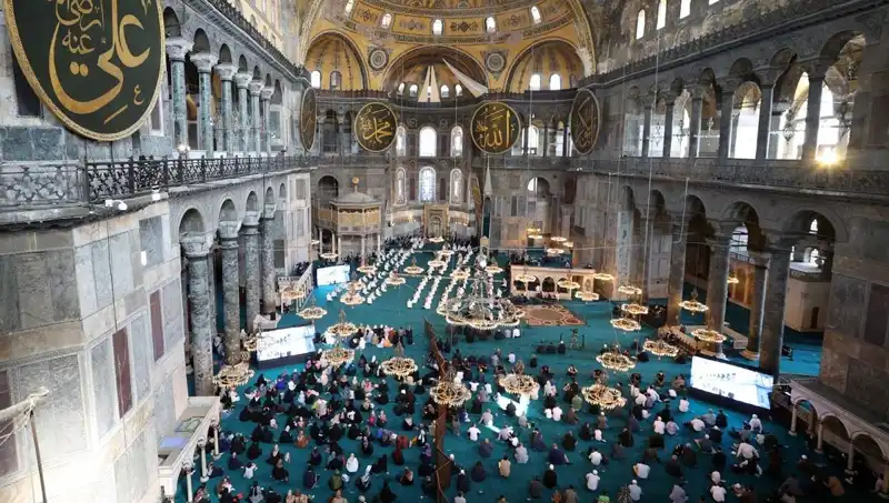 Ayasofya'nın Kapısını Kıran Sanığa Verilen Hapis Cezası Şok Etkisi Yarattı