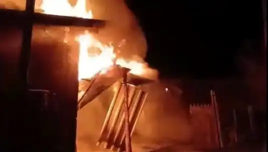 Karabük'te Korkutan Yangın: İki Ev Tamamen Küle Döndü