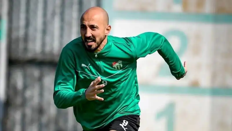 Milli Futbolcudan Beklenmedik Karar: 2. Lig'de Yeni Bir Başlangıç!