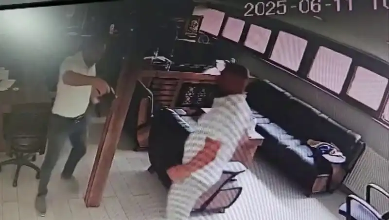 Alacak Verecek Meselesi: Kalfa, İş İnsanın Hayatına Kasten Son Verdi