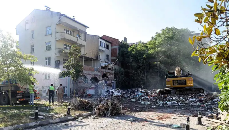 Sındırgı'da Deprem Sarsıntıları Devam Ediyor: Dikkat Çekici Artçılar!