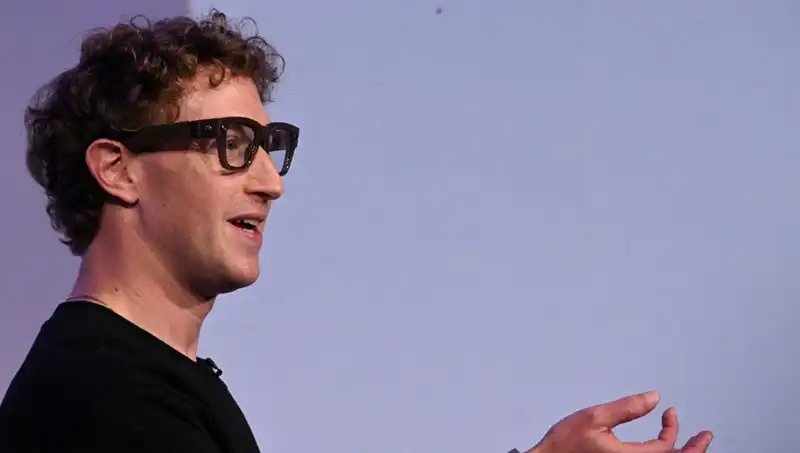 Zuckerberg’in Tanıttığı Yeni Gözlük: Yapay Zeka ile Gelecek Burada!