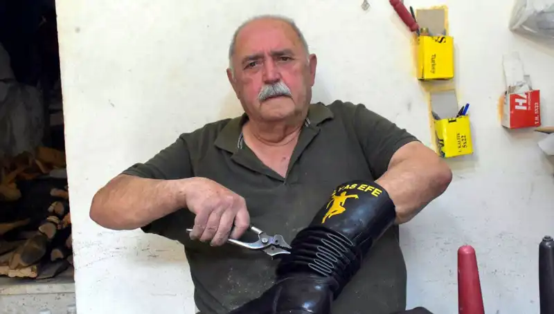 Tireli Hasan Usta: 64 Yıldır Eşsiz El Sanatlarıyla Tanınıyor