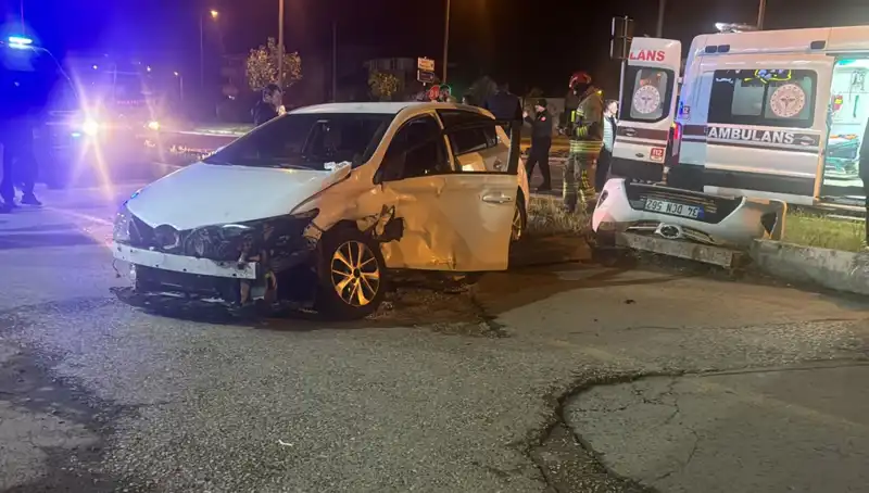 Pikap ve Otomobil Çarpıştı: Kaza Anı ve Sonrası Şoke Edici