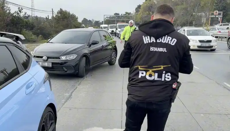 Emniyet Şeridini İhlal Eden Sürücünün Suçlu Olduğu Yolda Bulduğu Şaşırtıcı Gerçek