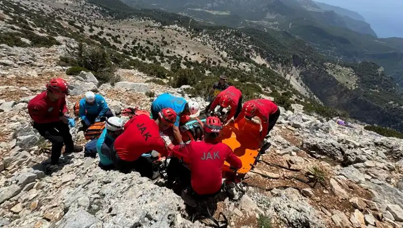 Fethiye'de Korkunç Olay: Paraşütle Uçarken Kayalıklara Düşen İki Kişi Hayatını Kaybetti