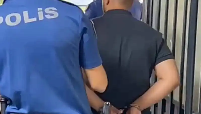İzmir'de Polise Saldırı: Şahıs Tutuklandı, Olayın Ardındaki Sebepler Neler?