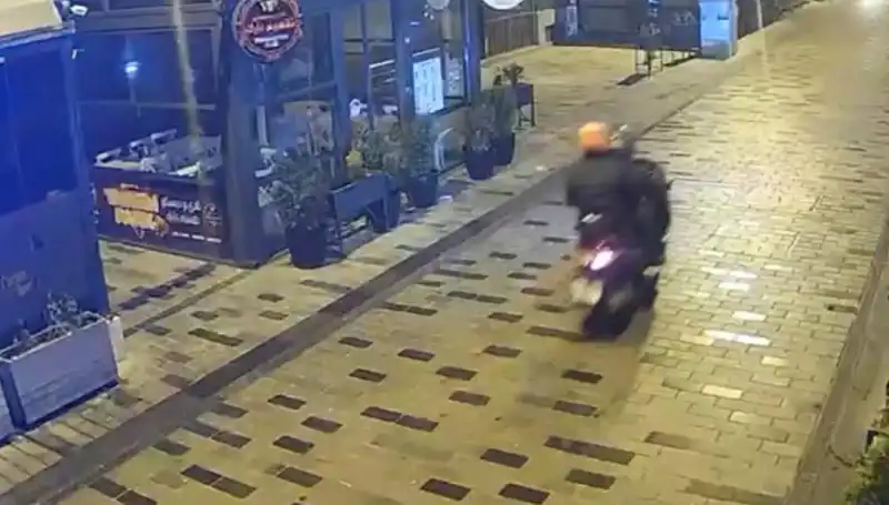 Gece Kulübünde Haraç Saldırısı: Silahlı Tehditle Baskın Gerçekleşti