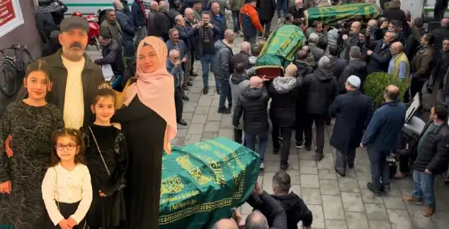 Rize, Strasbourg'da Hayatını Kaybeden Kız Kardeşlere Duygu Dolu Veda Töreni Düzenledi