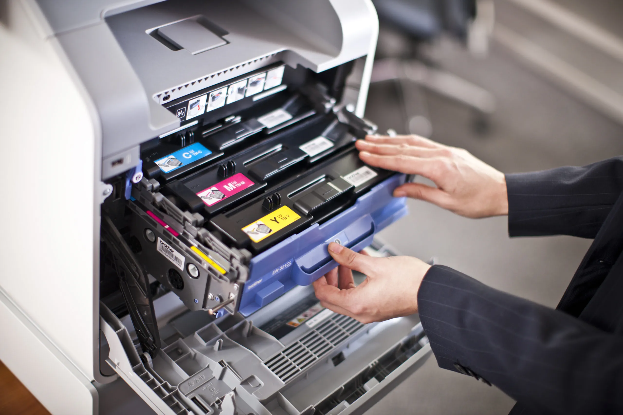 Baskı Kalitesinde Gizli Etken: Kartuş ve Toner Seçimi Yazıcı Performansını Belirliyor
