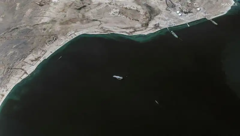 Yunan Gemisine Saldırı: Mürettebat Son Anda Hayatını Kurtardı!