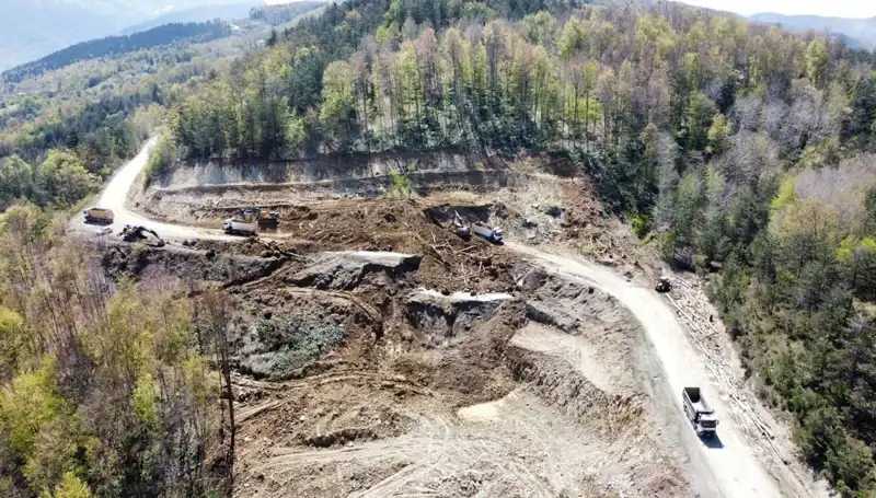 Kastamonu-Çatalzeytin Yolu'nda Heyelan: Trafik Aksamaları ve Önlemler