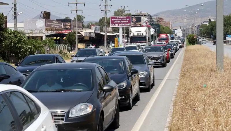 60 Kilometrelik Araç Kuyruğu: Aydın-Muğla Yolu Tıkanma Noktası Oluyor