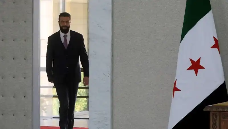 Fransa, Paris’te Şara-Macron Zirvesinde Yeni Suriye’nin İnşasına Desteğini Açıkladı