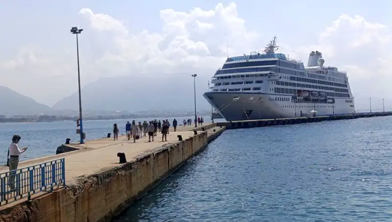 ABD’li Turistler Alanya’ya Kruvaziyerle Geldi: Eşsiz Deneyim ve Güzellik