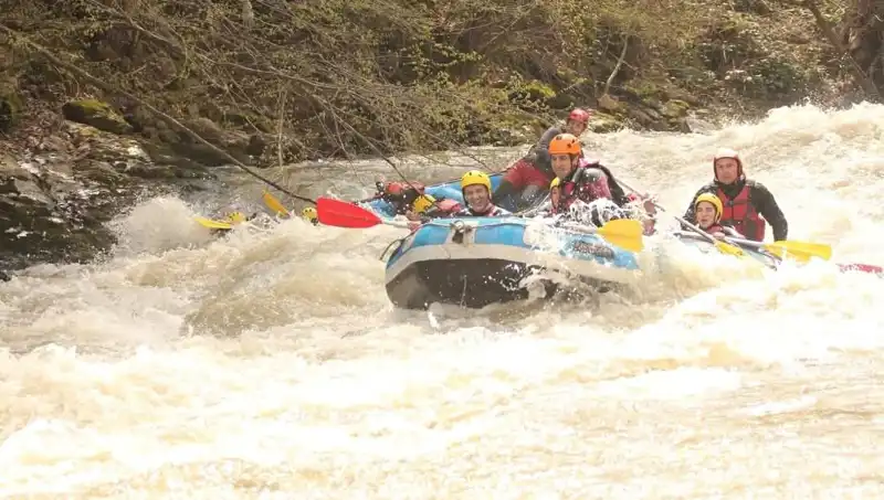 Rafting Cenneti: Debinin Arttığı Bölgeye Akın Eden Macera Tutkunları